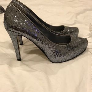 Sequences silver heels